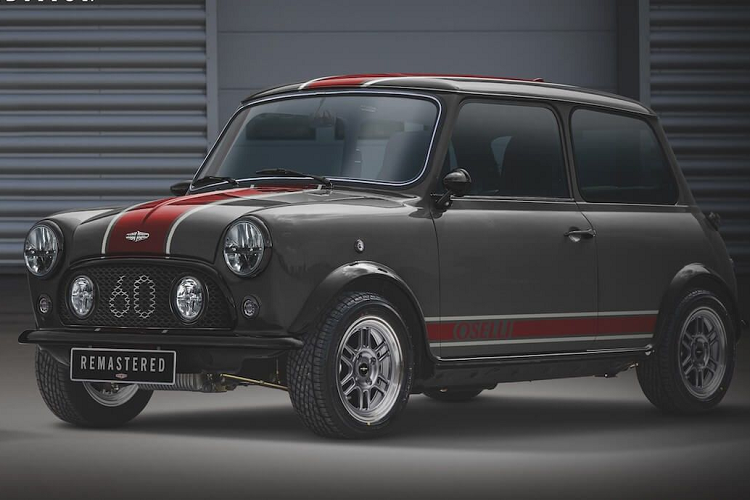 Các cải tiến cơ học đáng chú ý khác của Mini Remastered Oselli Edition bao gồm bổ sung bộ giảm chấn hiệu suất Spax, hệ thống phanh nâng cấp với đĩa phanh trước lớn hơn đi kèm kẹp phanh 4 piston và phanh tang trống hợp kim phía sau.