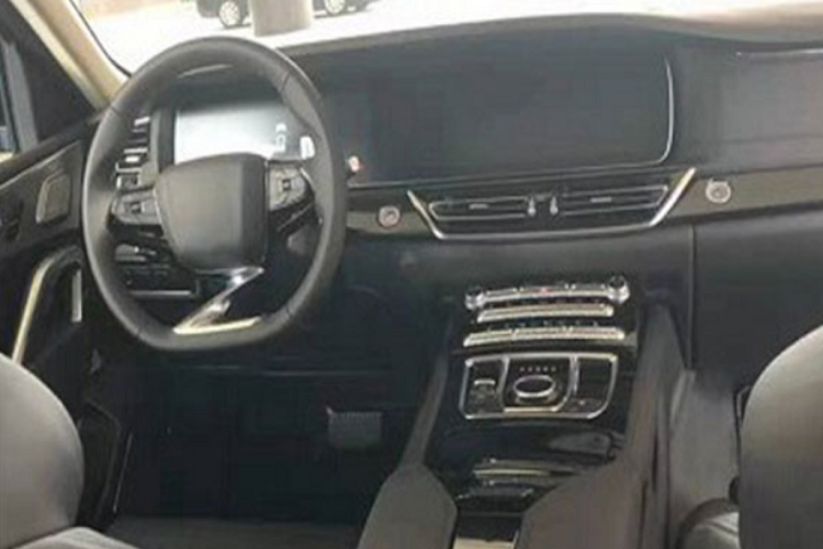 Trên thực tế Hunkt Canticie không phải là mẫu xe quá xa lạ khi nó vốn là phiên bản đổi logo của chiếc T800 - sau này đổi tên thành T900 tới từ một thương hiệu ôtô Trung Quốc nổi tiếng khác là Zotye. 