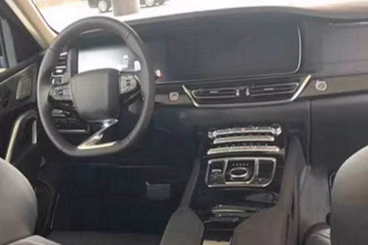 Trên thực tế Hunkt Canticie không phải là mẫu xe quá xa lạ khi nó vốn là phiên bản đổi logo của chiếc T800 - sau này đổi tên thành T900 tới từ một thương hiệu ôtô Trung Quốc nổi tiếng khác là Zotye. 