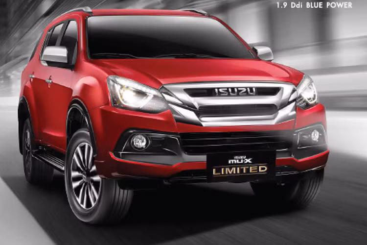 Về ngoại thất, Mẫu xe Isuzu Mu-X Limited 2019 được phát triển dựa trên nền tảng của SUV Isuzu mu-X 2018. Hãng xe Nhật Bản đã nâng cấp và cho ra mắt dòng mu-X limited 2019 với những cải tiến độc đáo, khỏe khoắn cho người sử dụng. Với vẻ ngoài thu hút và bắt mắt hơn, mu-X limited 2019 hướng đến đối tượng khách hàng mua xe trẻ, yêu thích phong cách và tìm kiếm sự khác biệt.