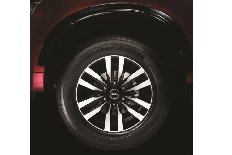 Các chi tiết như đèn sương mù và lưới tản nhiệt phía trước của mẫu xe SUV Isuzu mu-X limited 2019 được sơn đen. Cánh hướng gió phía trước và phía sau đều được trang bị với hai màu chủ đạo đỏ – đen nổi bật. Tổng thể xe thêm hài hoà hơn với ‘’dàn chân’’ sử dụng bộ mâm hợp kim 18 inch với trục 5 chấu kép đi cùng 2 màu chủ đạo đen bạc xen lẫn.