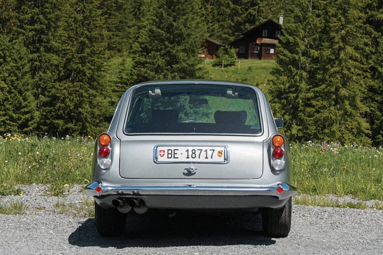 Trong tình huống tương tự, có lẽ phần lớn mọi người sẽ giải quyết bằng cách lựa chọn một chiếc xe khác có thể đáp ứng được nhu cầu sử dụng. Tuy nhiên, David Brown không chọn cách như vậy.