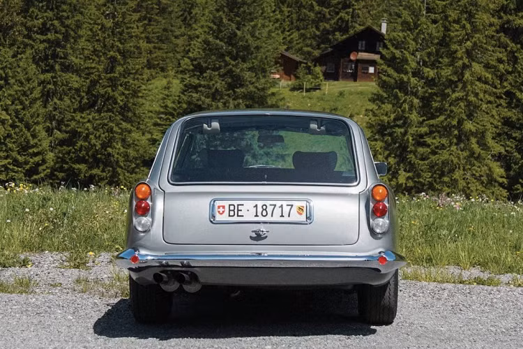 Trong tình huống tương tự, có lẽ phần lớn mọi người sẽ giải quyết bằng cách lựa chọn một chiếc xe khác có thể đáp ứng được nhu cầu sử dụng. Tuy nhiên, David Brown không chọn cách như vậy.