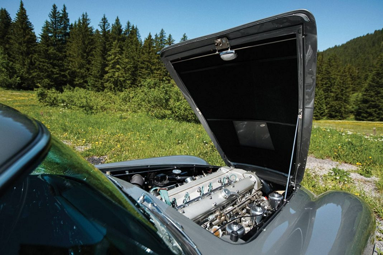 Công việc phục chế bao gồm sơn lại thân Grigio Quartz, gia cố ống thép trên nóc xevà thay thế đèn hậu DB6 Vantage ban đầu bằng đèn DB5 như đặc trưng trên chiếc Shooting Brake ban đầu của David Brown. Động cơ cũng được nâng cấp lên thông số kỹ thuật 4.2 lít của Aston Engineering và hộp số tự động được thay thế bằng hộp số ZF năm cấp.