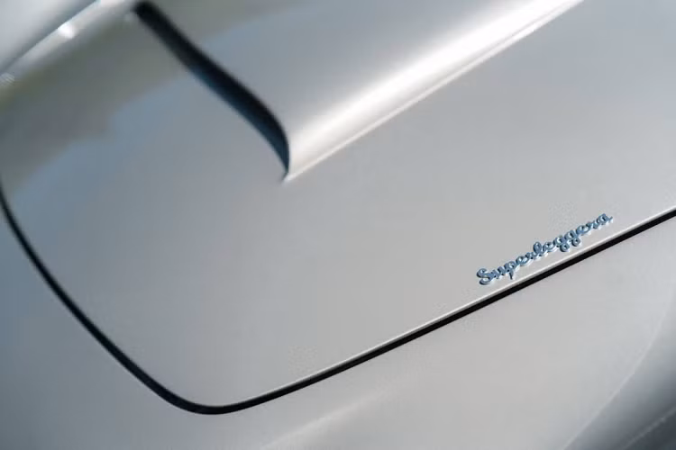 Chủ sở hữu đầu tiên rõ ràng đã sử dụng chiếc xe vào việc đi lại hàng ngày trong ba mươi năm và sơn lại nó với màu bạc Cumberland Grey vào những năm 80. Vào năm 2003, chiếc xe đã được mua bởi chủ sở hữu thứ hai ở Thụy Sĩ, người đã cho nó phục hồi hoàn toàn thân xe và khung gầm của Aston Engineering.