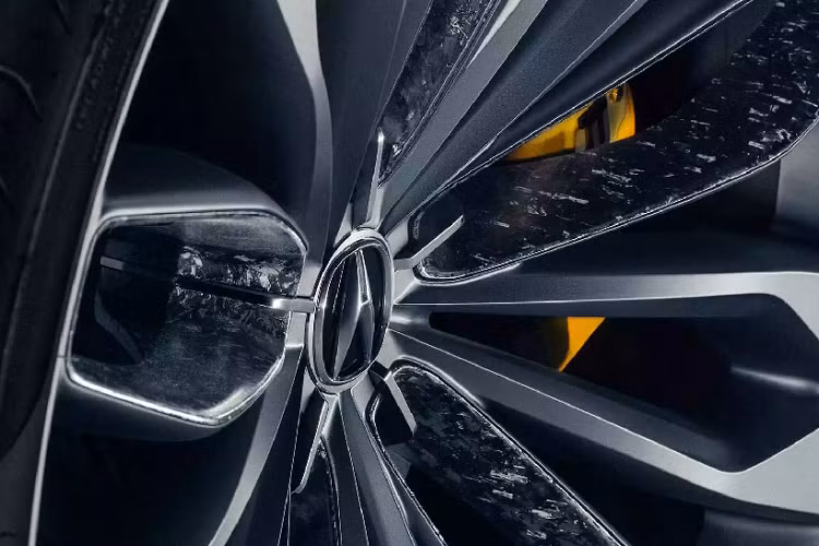 Nhưng bản thân chiếc TLX Type S thế hệ mới thì chưa rõ thời điểm ra mắt. Nhiều đồn đoán cho ra rằng xe sẽ được giới thiệu sau 2 năm nữa.