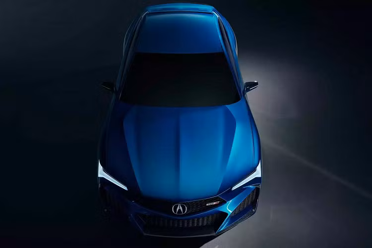 Hông xe nổi bật với bộ mâm thể thao, bộ phanh Brembo hiệu suất cao với 4 xy lanh phanh, tăng khả năng kìm hãm. Những chi tiết bằng sợi carbon cường lực xuất hiện khá nhiều trên xe như: cản trước, cản sau, cánh gió đuôi, bậc cửa, bộ mâm 21 inch đa chấu. 4 ống xả được mạ chrome.