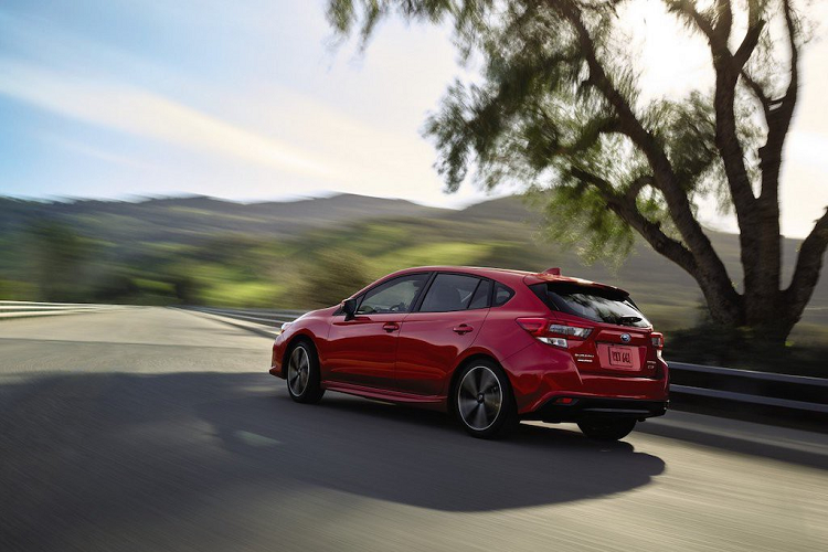 Trong đó chế độ đầu tiên nhấn mạnh tới tính tiết kiệm nhiên liệu, và Sport phát huy tối đa hiệu năng của xe. Mọi phiên bản đều vẫn được trang bị động cơ Boxer 4 xi-lanh nằm ngang 2.0l nạp khí tự nhiên mạnh 152 mã lực và mô-men xoắn 196Nm, kết hợp với hệ dẫn động 4 bánh cùng lựa chọn số sàn 5 cấp hoặc tự động Lineartronic.