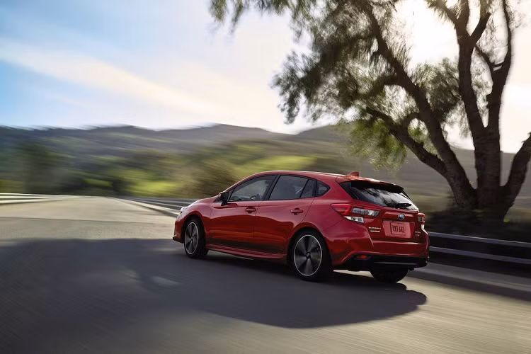 Trong đó chế độ đầu tiên nhấn mạnh tới tính tiết kiệm nhiên liệu, và Sport phát huy tối đa hiệu năng của xe. Mọi phiên bản đều vẫn được trang bị động cơ Boxer 4 xi-lanh nằm ngang 2.0l nạp khí tự nhiên mạnh 152 mã lực và mô-men xoắn 196Nm, kết hợp với hệ dẫn động 4 bánh cùng lựa chọn số sàn 5 cấp hoặc tự động Lineartronic.