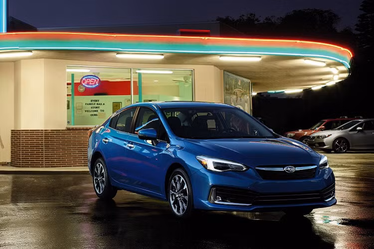 Bảng màu của Impreza 2020 được bổ sung thêm sắc Ocean Blue Pearl, trong khi mâm xe được thiết kế lại trên các bản Sport và Limited. Hơn nữa, tất cả các model Impreza nay đều có sẵn khóa cửa tự động có chức năng mở khóa khi phát hiện đã có tai nạn xảy ra.