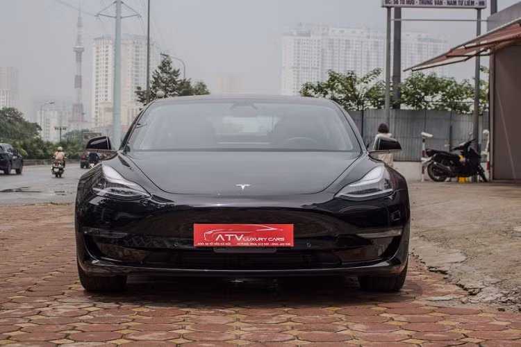  Xe ôtô điện Tesla – Một thương hiệu đến từ Mỹ thuộc sở hữu của tỷ phú Elon Musk đang là một trong những nhà sản xuất đi đầu trong lĩnh vực xe điện. Thương hiệu này đã và đang đem tới thị trường những chiếc xe điện với kiểu dáng thiết kế hiện đại cùng những công nghệ mới thông minh.