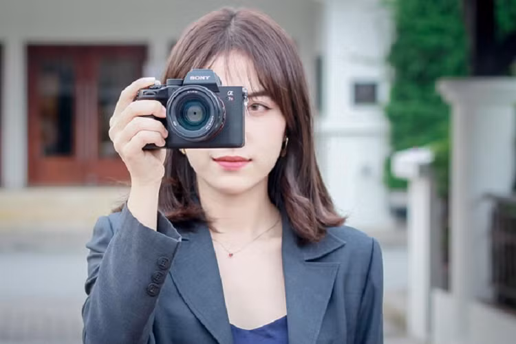 Can canh Sony a7R IV gia 90 trieu dong tai Viet Nam