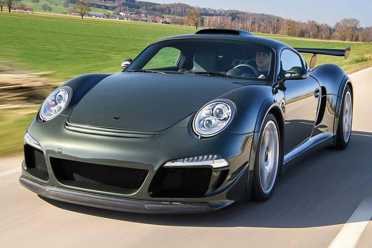 RUF CTR3 tiếp tục là một mẫu xe được thừa hưởng tinh hoa từ Porsche khi được kết hợp những ưu điểm từ Boxster, 911 Turbo và Cayman. Động cơ đặt giữa, công suất 777 mã lực, thiết kế cổ điển với đèn tròn nhưng đậm chất thể thao với trọng tâm thấp và cánh gió lớn. Tốc độ tối đa của mẫu xe này khoảng 378 km/h. Lykan HyperSport, siêu xe từng xuất hiện trong Fast and Furious 7 cũng là người anh em chung mái nhà RUF cùng CTR3.