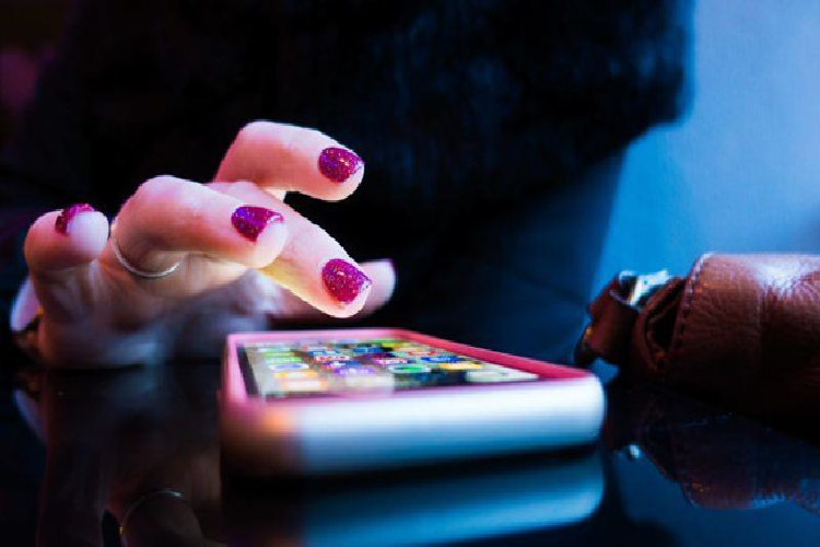 Làm sao để bớt phụ thuộc vào smartphone? Lam sao de bot phu thuoc vao smartphone?