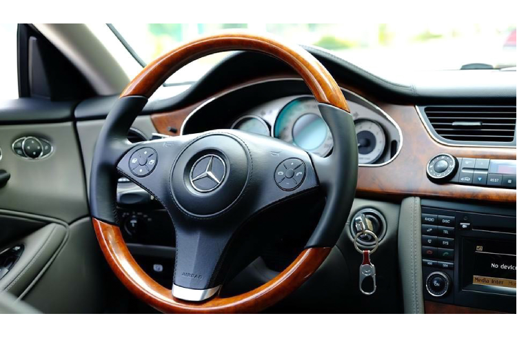 Cùng với CLS 280, CLS 300 là phiên bản thấp nhất trong tất cả các phiên bản của CLS thế hệ thứ 1, bao gồm 02 phiên bản hàng đầu CLS55/CLS63 dùng máy V8 5.5L và V8 6.2L mang mã M156 nổi tiếng - vốn có liên hệ đến hậu tố “63” trên các dòng Mercedes-AMG hiệu năng cao cho đến ngày nay.