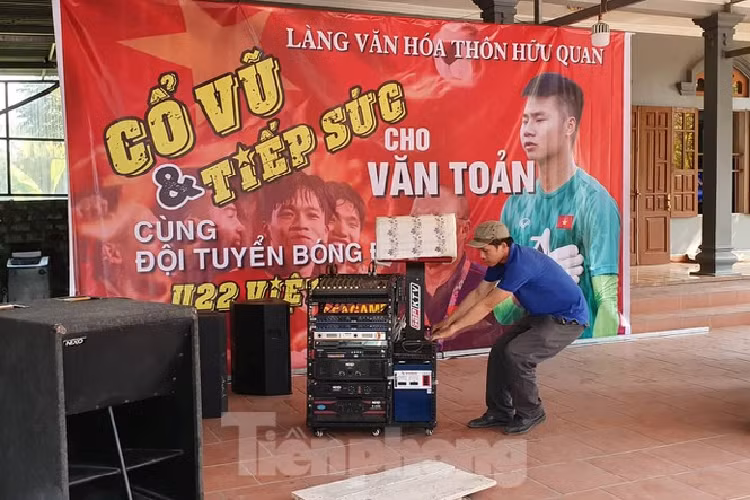 Gia dinh thu mon Van Toan lam 60 mam co moi hang xom co vu tran chung ket-Hinh-6