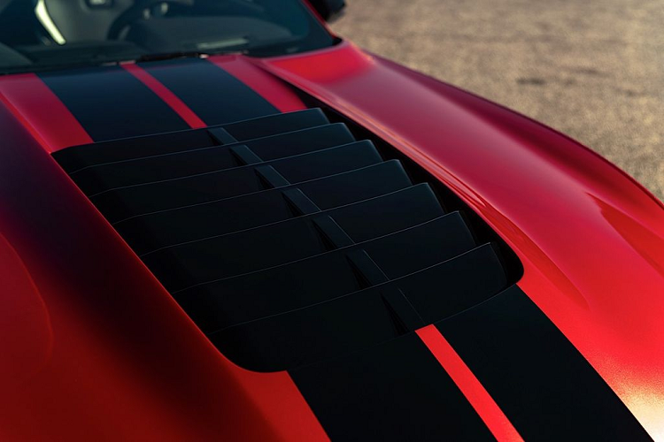 Rất nhiều phần mềm tăng tốc và các bộ phận bằng sợi carbon cũng là các thay đổi đáng giá trên phiên bản này. Giá xe Ford Mustang Shelby GT500 2020 bán ra khoảng 73,995 đô la (hơn 1.7 tỷ đồng) bao gồm phí vận chuyển và thuế tiêu thụ khí thải tại Mỹ.