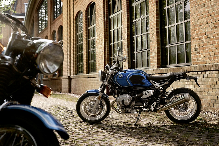 Mẫu xe môtô BMW R Nine T/5 thực chất là một phiên bản đặc biệt được ra đời nhân kỷ niệm 50 năm những mẫu Motor cổ điển thuộc thập niên 70 của gia đình BMW. Bên cạnh đó, mẫu classic bike này cũng chỉ mới chính thức lộ diện vào hồi tháng 7 vừa qua trong buổi lễ ra mắt tại nhà máy Berlin Spandau của BMW Motorrad.