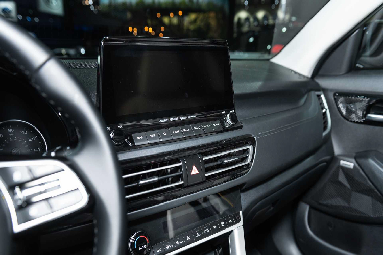 Kia Seltos có tổng cộng 05 phiên bản bao gồm: LX, EX, S 2.0L, S 1.6T và SX. Trong đó, phiên bản LX tiêu chuẩn đi kèm với hệ dẫn động bốn bánh sẽ có giá xe Kia Sealtos 2020 khởi điểm là dưới 22.000 USD tại Mỹ.