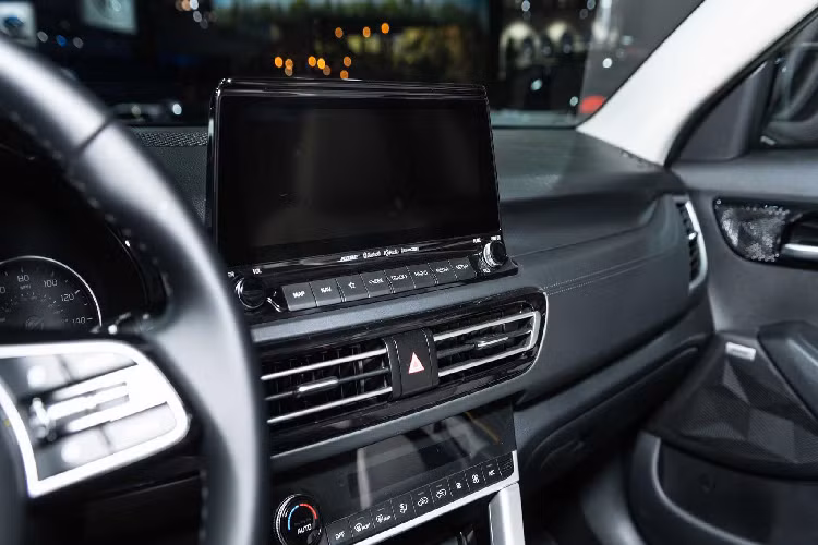 Kia Seltos có tổng cộng 05 phiên bản bao gồm: LX, EX, S 2.0L, S 1.6T và SX. Trong đó, phiên bản LX tiêu chuẩn đi kèm với hệ dẫn động bốn bánh sẽ có giá xe Kia Sealtos 2020 khởi điểm là dưới 22.000 USD tại Mỹ.