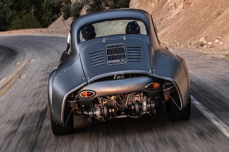 Thiết kế đuôi xe Porsche 356 RSR 1960 Emory Motorsports. Các tính năng khác được thêm vào như khe hút gió, lưới tản nhiệt làm bằng thép không gỉ, và thép không rỉ ở chắn bùn phía sau. Ốp bên hông của xe cũng được lấy cảm hứng từ Porsche 911, trong khi cửa sổ của xe được làm từ Plexiglass, một loại nhựa dẻo trong suốt siêu bền.