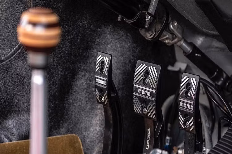 Chân côn, ga phanh của xe Porsche 356 RSR 1960 Emory Motorsports