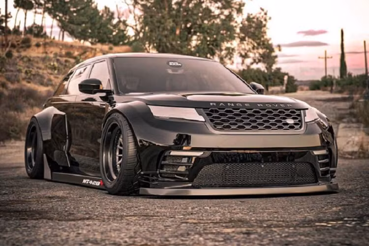 Chiếc xe Range Rover Velar hạ gầm này là một sản phẩm tạo nên bởi Brad Builds, nhà sáng tạo này đã một lần nữa khiến những fan của hãng xe Anh Quốc được dịp bất ngờ với gói trang bị body gai góc cùng hệ gầm được hạ sát đất, tương tự như bản chế tạo chiếc Land Rover Discovery Sport cách đây vài tháng.