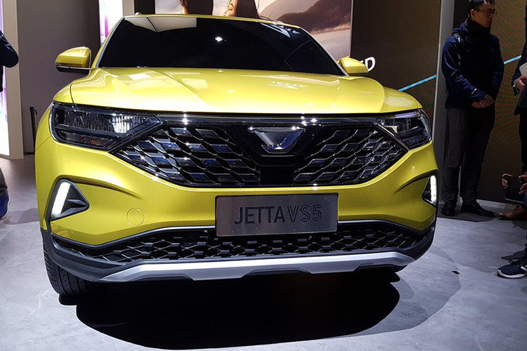 Hiện tại, Jetta VS5 chỉ có duy nhất tùy chọn động cơ xăng EA211 1.4L tăng áp, bốn xi-lanh, công suất 148 mã lực và mô-men xoắn 250 Nm. Xe sử dụng hộp số sàn 5 cấp hoặc tự động 6 cấp của Aisin Seiki (Nhật Bản).