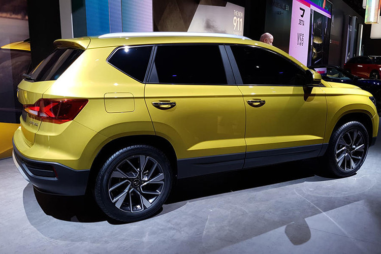 Như vậy, kích thước của mẫu SUV Jetta VS5 2019 này tương đương với Ateca và Skoda Karoq. Cả ba được phát triển trên nền tảng chung MQB.