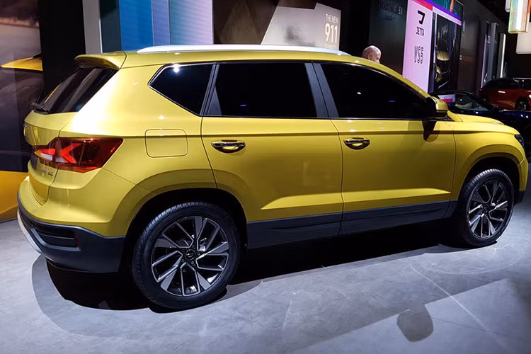 Như vậy, kích thước của mẫu SUV Jetta VS5 2019 này tương đương với Ateca và Skoda Karoq. Cả ba được phát triển trên nền tảng chung MQB.