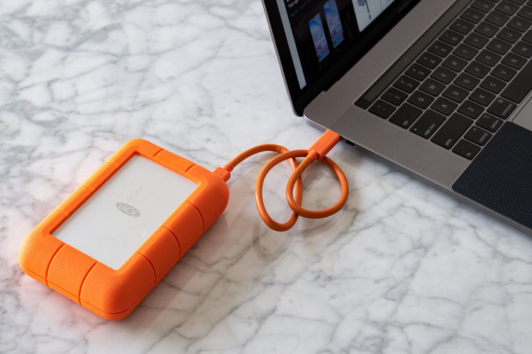 Nen mua o cung roi hay xai cloud de luu tru file?