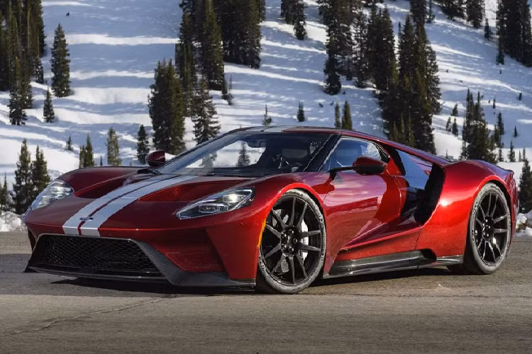 Không giống những mẫu siêu xe khác, Ford sẽ là người chọn ra những chủ nhân của GT chứ không phải khách hàng điền tên vào danh sách chờ của hãng. Theo hãng xe Mỹ, chủ nhân của siêu xe Ford GT sẽ được xem là đại sứ thương hiệu và chiếc xe phải được sử dụng thường xuyên.