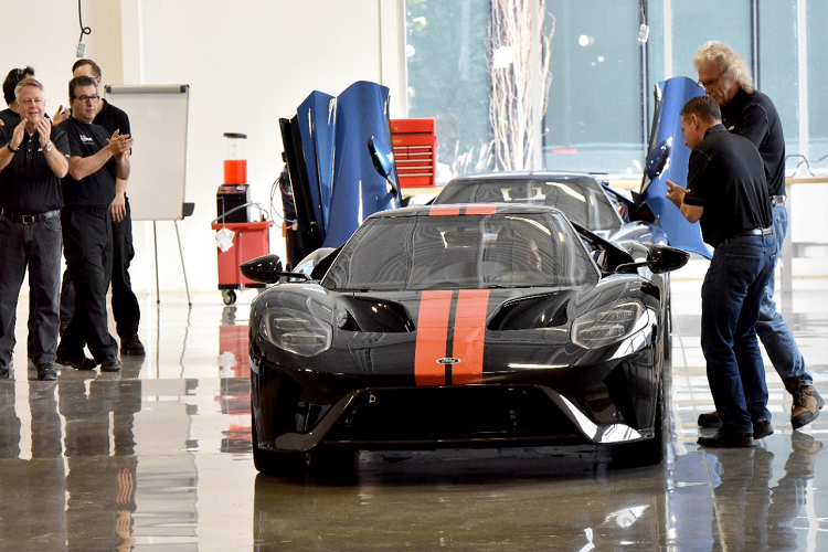 Với việc sử dụng những nguyên vật liệu tiên tiến nhất cùng những người thợ lành nghề nhất, Ford chỉ có thể sản xuất 250 chiếc GT mỗi năm. Theo kế hoạch ban đầu, hãng chỉ sản xuất trong 2 năm với tổng cộng 500 chiếc, nhưng do nhu cầu quá cao, hãng đã mở rộng việc sản xuất thêm 2 năm với tổng cộng 1.000 chiếc.