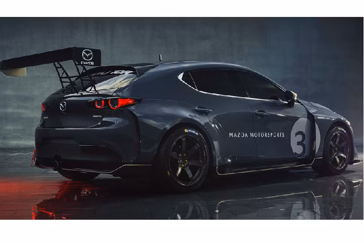 Theo quy định của TCR Touring Car, thân xe vẫn được giữ nguyên, mặc dù nó đã được bổ sung thêm bộ khuếch tán khí động học trước sau đi cùng với cánh gió phía sau cỡ lớn nhằm tăng hiệu quả khí động học.