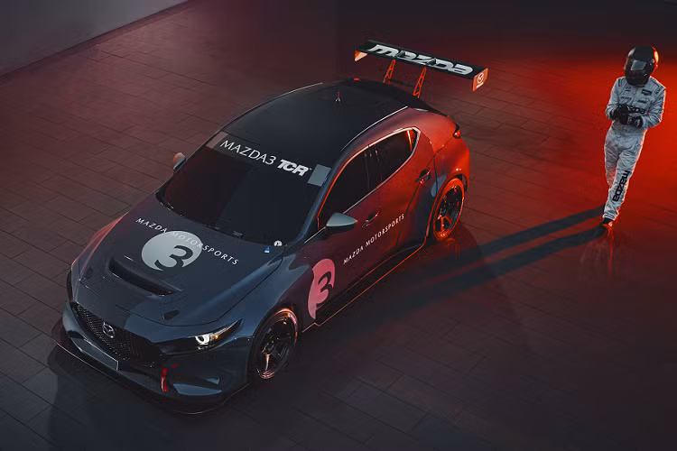 Ngoài ra, cách bố trí hệ thống treo không thay đổi, tuy nhiên nó được sử dụng giảm chấn từ Bilstein hoặc Ohlins. ‘’Dàn chân’’ xe sử dụng bộ mâm Rays 18 inch đi cùng với hệ thống phanh Brembo.