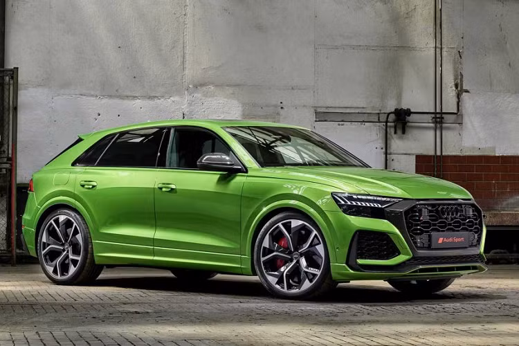  Audi RS Q8 2020 mới là chiếc SUV mạnh mẽ nhất và nhanh nhất của hãng xe sang Đức ở thời điểm hiện tại. Trong năm nay, Audi cũng đã ra mắt hai chiếc SUV khác với mác RS là RS Q3 và RS Q3 Sportback cách đây không lâu.