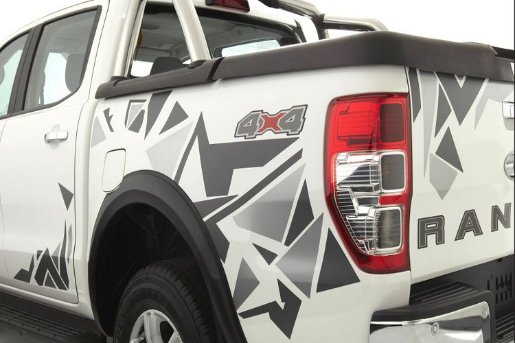 Dưới nắp capo, 2.2L XLT Special Edition được trang bị khối máy Dầu 2.2L TDCi VGT Puma với 4 xy lanh và Turbo cho công suất cực đại 158 mã lực tại 3.200 vòng/phút và mô-men xoắn 385 Nm tại dải vòng tua từ 1.600 tới 2.600 vòng/phút.