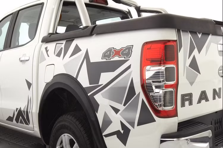 Dưới nắp capo, 2.2L XLT Special Edition được trang bị khối máy Dầu 2.2L TDCi VGT Puma với 4 xy lanh và Turbo cho công suất cực đại 158 mã lực tại 3.200 vòng/phút và mô-men xoắn 385 Nm tại dải vòng tua từ 1.600 tới 2.600 vòng/phút.