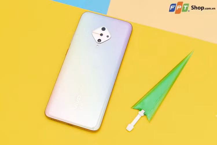 Nhung chiec smartphone so huu pin lon, sac nhanh an tuong-Hinh-4