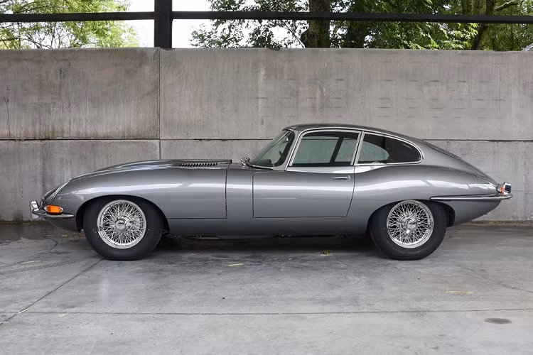 Chiếc Jaguar E-Type được định giá khá cao sau quá trình phục chế