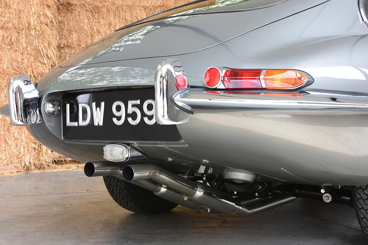Cuối cùng, chiếc Jaguar E-Type 1964 được đưa trở lại hình dạng như ban đầu, thậm chí còn đẹp hơn cả lúc mới. Sau khi phục chế, công ty E-Type UK khẳng định chiếc giá xe Jaguar E-Type sẽ khoảng hơn 100.000 Bảng (khoảng 123.467 USD hay 2,9 tỷ đồng).
