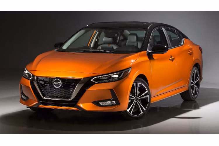 Hiện tại các đối thủ của Nissan Sentra 2020 mới như Mazda3, Honda Civic hay Toyota Corolla đã đổi mới sang thiết kế hiện đại để đáp ứng cho thị hiếu khách hàng ngày càng cao. Trước điều đó, Nissan đã nâng cấp nhằm tăng tính cạnh tranh cho dòng Sentra.