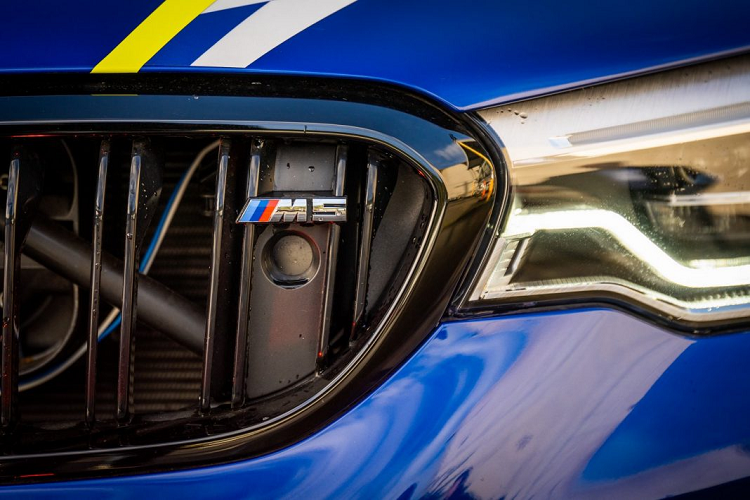 Động cơ này sản sinh công suất cực đại 616 mã lực và 750 Nm mô-men xoắn. Sức mạnh này được truyền đén cả bốn bánh xe thông qua hộp số tự động 8 cấp, nhờ đó xe có thể bứt tốc lên 100 km/h chỉ trong 3,3 giây.