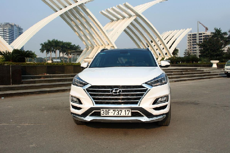 Nhận thấy sự yếu thế rõ ràng đó, Thaco đã tiến hành nâng cấp Mazda CX-5 được gọi là thế hệ 6.5 vào giữa năm nhằm dành lại vị thế "ông trùm". Song, không những không thể đòi lại những gì đã mất, chiếc xe đến từ Nhật Bản này còn bị đối thủ Hyundai Tucson hạ bệ kể từ thời điểm có phiên bản nâng cấp tại nước ta.