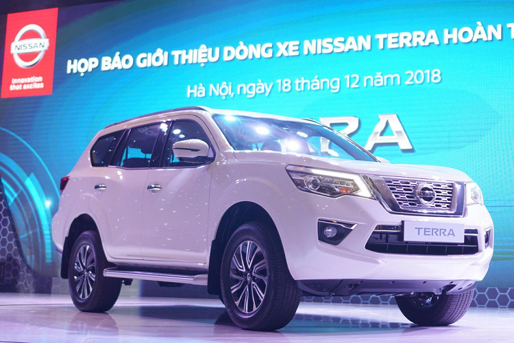 3. Nissan Terra: Terra là mẫu xe 7 chỗ đầu tiên của Nissan gia nhập phân khúc SUV 7 chỗ trong năm 2019. Chỉ có phiên bản cao cấp nhất Terra V có ưu đãi 100 triệu đồng, giá bán giảm còn 1,098 tỷ đồng, tương đương với các mẫu xe gầm cao 5+2 hiện nay như Honda CR-V, Mazda CX-5. Các phiên bản còn lại giá bán vẫn giữ nguyên.