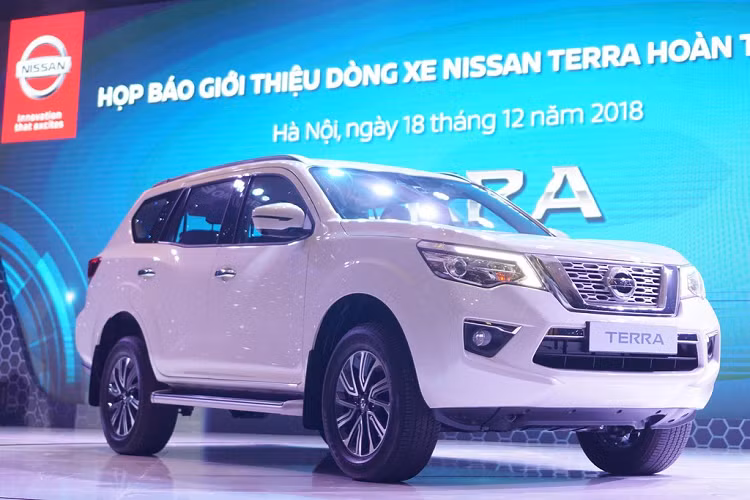 3. Nissan Terra: Terra là mẫu xe 7 chỗ đầu tiên của Nissan gia nhập phân khúc SUV 7 chỗ trong năm 2019. Chỉ có phiên bản cao cấp nhất Terra V có ưu đãi 100 triệu đồng, giá bán giảm còn 1,098 tỷ đồng, tương đương với các mẫu xe gầm cao 5+2 hiện nay như Honda CR-V, Mazda CX-5. Các phiên bản còn lại giá bán vẫn giữ nguyên.