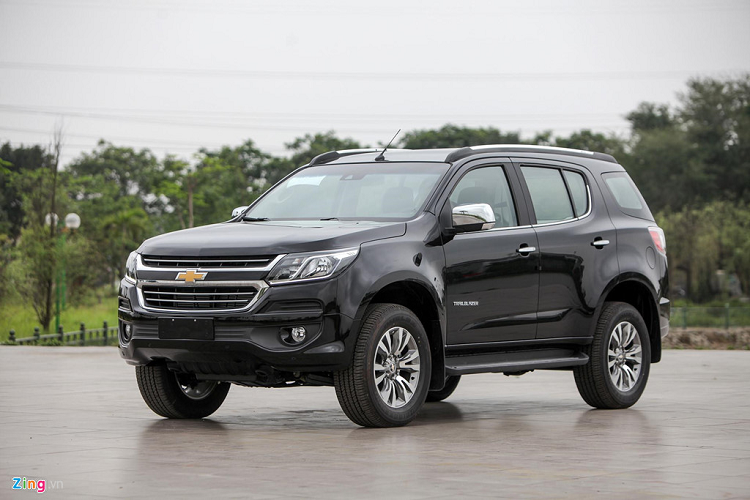 4. Chevrolet Trailblazer: Chevrolet Trailblazer giảm giá 100 triệu đồng. Nhưng mức giảm này được áp dụng cho tất cả các phiên bản của Trailblazer. Vì thế, Trailblazer đang là xe có giá bán tốt nhất phân khúc khi bản cao cấp chỉ còn 966 triệu đồng. Từ đầu năm 2019 tới nay, Chevrolet đã bán ra 878 xe Trailblazer, xếp thứ ba sau Ford Everest.