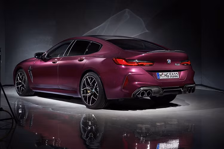 Nhưng tất nhiên, cho dù ngay khi chưa ra mắt, những người rành BMW cũng đã có thể hình dung rằng chiếc M8 Gran Coupe sẽ có hình hài dựa trên bản BMW 8 Series Gran Coupe thông thường và áp dụng các công nghệ động lực vận hành điều khiển như cặp anh em M8 Coupe hay M8 Convertible, và bản Competition cũng tương tự.