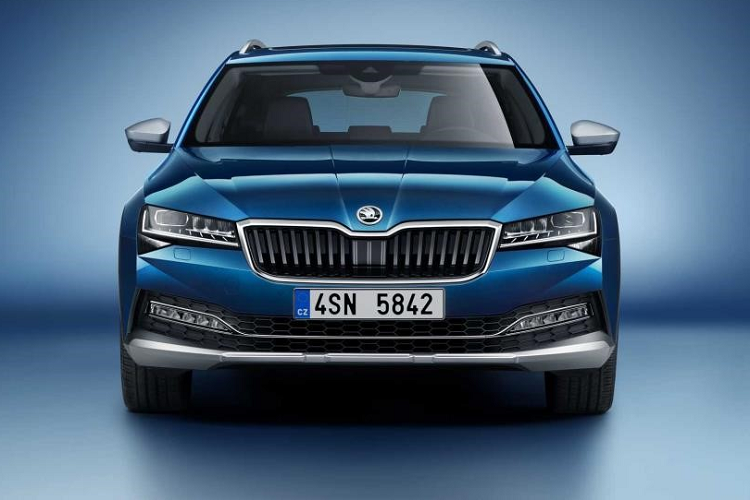 Sau Superb Outdoor của thế hệ trước, Skoda sẽ một lần nữa lựa chọn kiểu dáng wagon cho dòng sản phẩm chủ lực của mình. Đây là mẫu xe Superb Scout 2020. Nó được thiết kế cho những người muốn có một chiếc xe với các tính năng đi địa hình như Kodiaq nhưng lại không thích SUV. Xe được bổ sung hàng loạt nâng cấp so với mẫu Superb Combi cơ sở, bao gồm cả sự xuất hiện của cơ cấu dẫn động toàn bộ bánh.