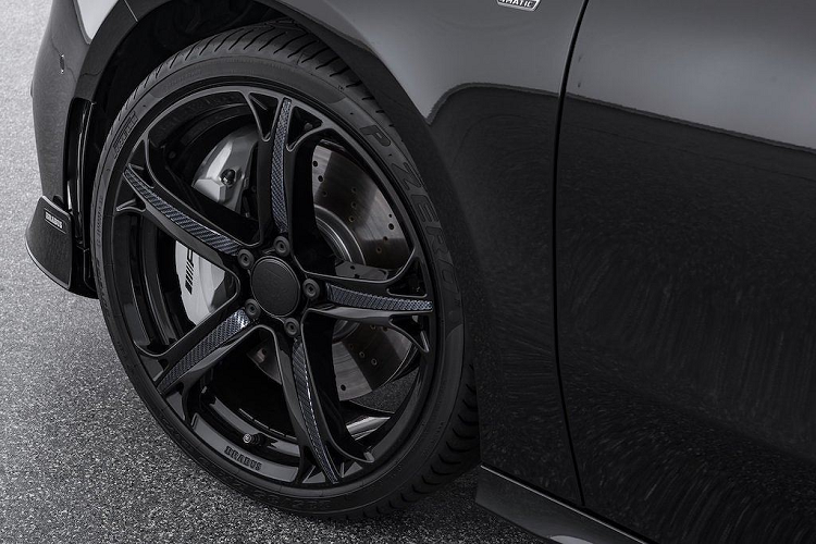 Những con số này sẽ tiếp tục được đẩy lên thành 360 mã lực/486Nm với gói PowerXtra+, kết hợp cùng hộp số ly hợp kép 7 cấp và hệ dẫn động 4 bánh có thể khiến Mercedes-AMG A35 đạt tốc độ 100km/h từ khi đứng yên chỉ trong 4,4 giây.